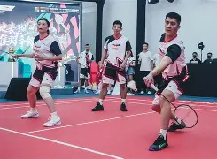 蜂鸟电竞- 羽毛球赛场再起风云：皖南鲨队队小胜燕山独角兽队，脚步移动更到位快速转换撕裂防线