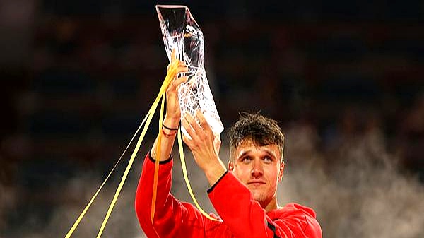 蜂鸟-德约科维奇爆冷击败老鹰，比分优势明显引爆全场！的简单介绍